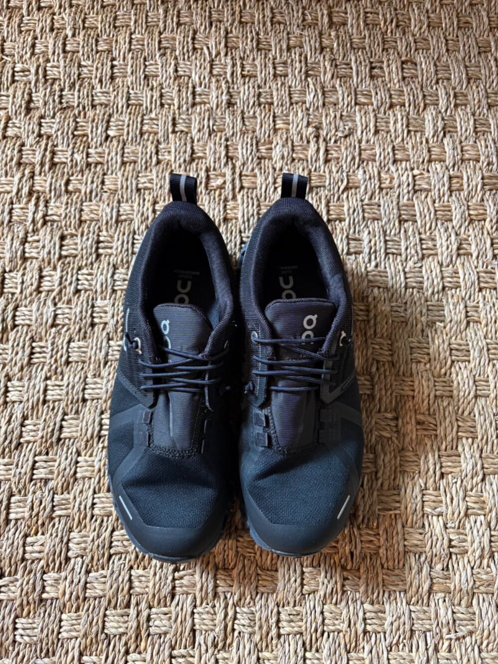 On Women's Cloud 6 WP Sneakers in Black - Picture 7 of 12